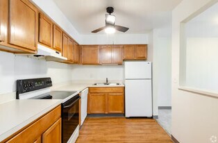 Idyllwild Apartments in Darien, IL - Building Photo