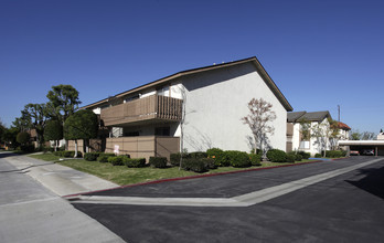 Franklin Luxury Apartments in Fullerton, CA - Building Photo - Building Photo