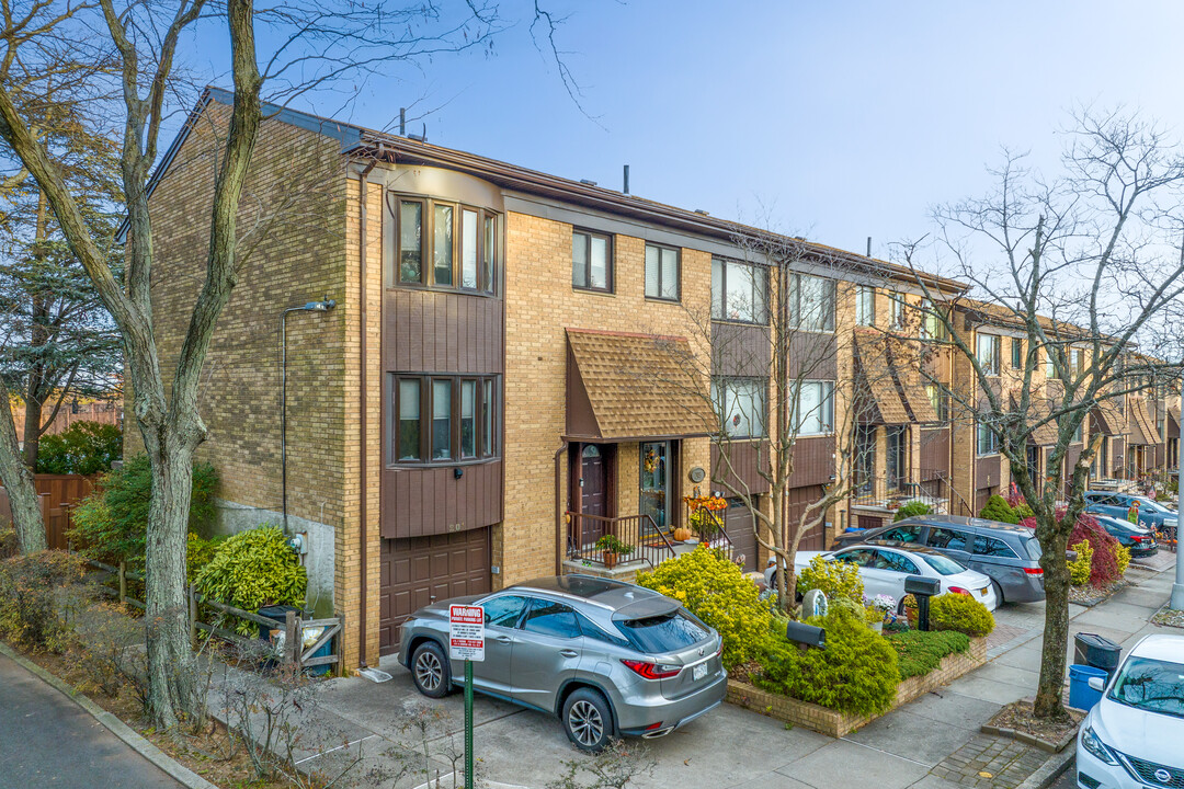 The Hills at Grasmere Condominiums in Staten Island, NY - Building Photo