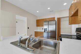 16230 SW 106th Ave in Miami, FL - Building Photo - Building Photo
