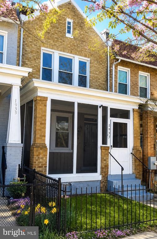 property at 1933 Bennett Pl NE