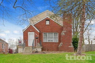 3817 Raymond Ave in Bridgeton, MO - Building Photo