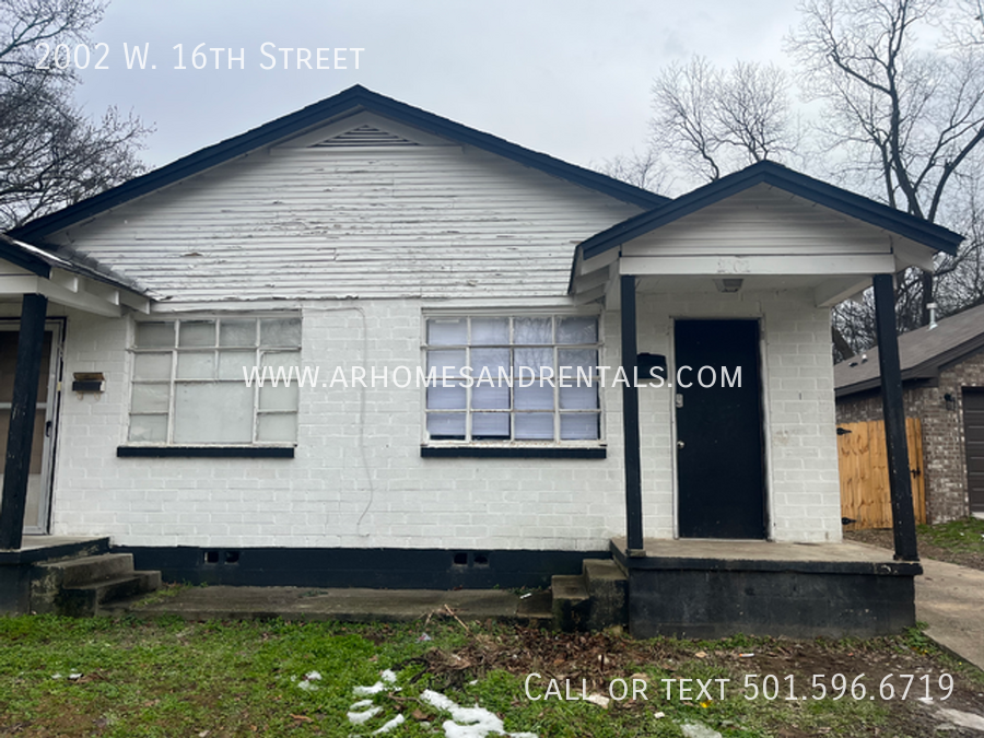 2002 W 16th St in North Little Rock, AR - Building Photo