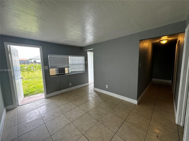 4017 SW 24th St in West Park, FL - Building Photo - Building Photo