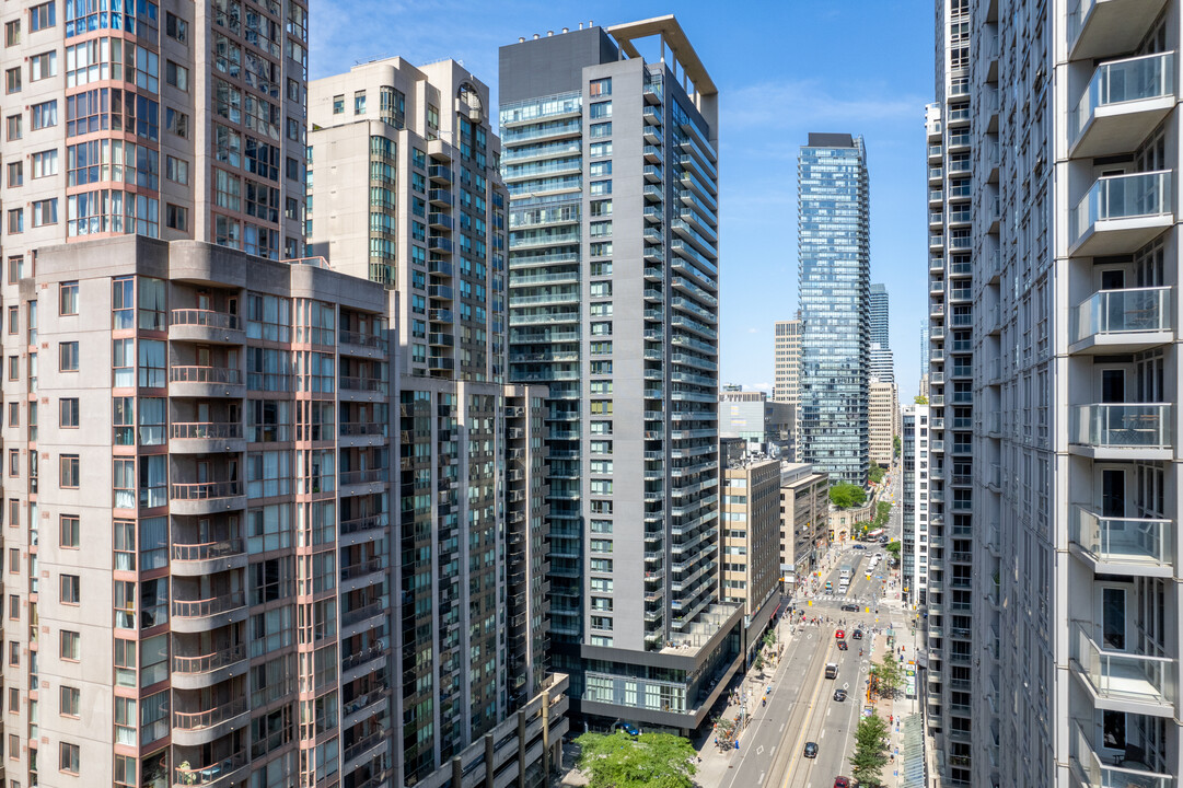 Lumiere Condominiums in Toronto, ON - Building Photo