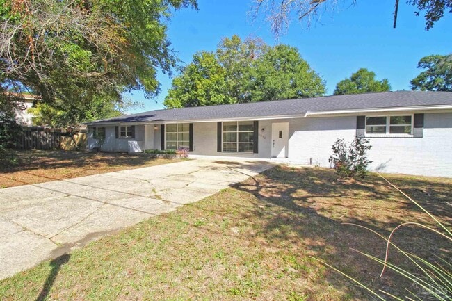 4810 Creighton Rd in Pensacola, FL - Building Photo - Building Photo