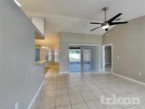 8421 Bay Dr in Spring Hill, FL - Building Photo - Building Photo