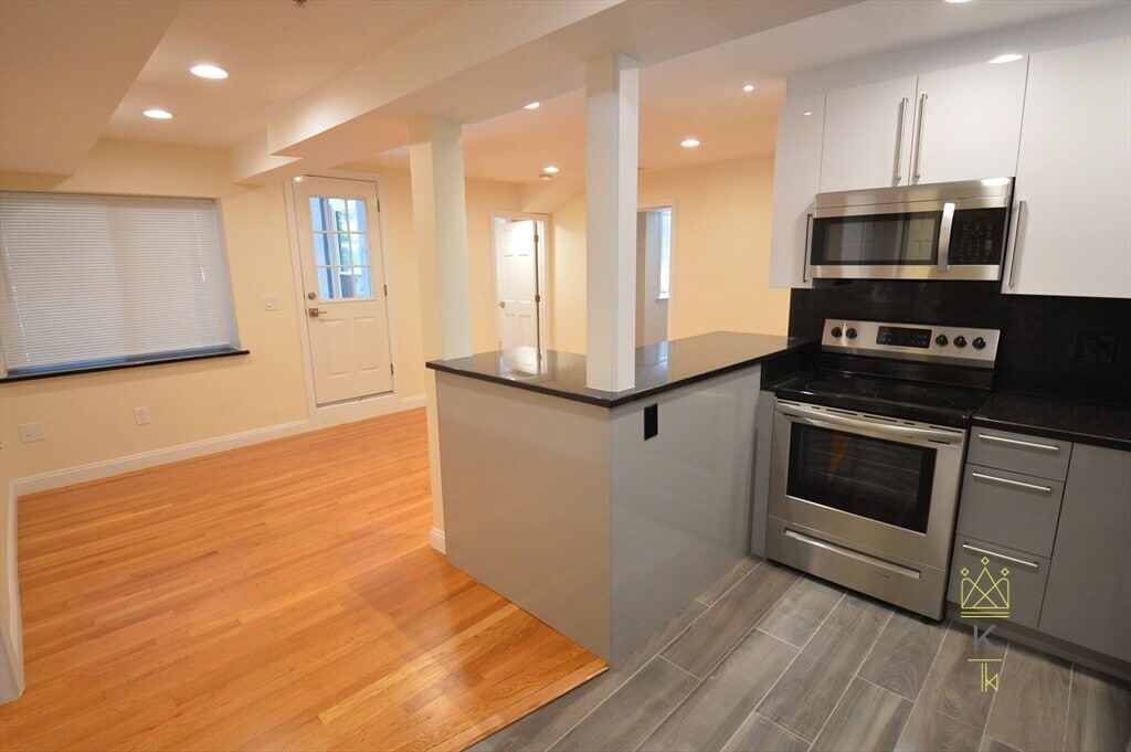 1801 Beacon St in Brookline, MA - Building Photo