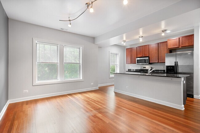 7361 N Ashland Blvd in Chicago, IL - Building Photo - Building Photo