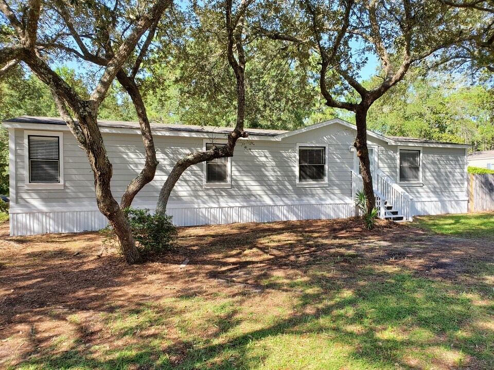 990 Chat Holley Rd in Santa Rosa Beach, FL - Building Photo