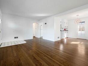 8727 Hamlin Ave in Skokie, IL - Building Photo - Building Photo