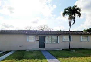 4225 SW 98th Ct in Miami, FL - Building Photo - Building Photo