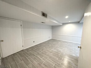 18 Arthurs Ct in Berkeley Heights, NJ - Building Photo - Building Photo