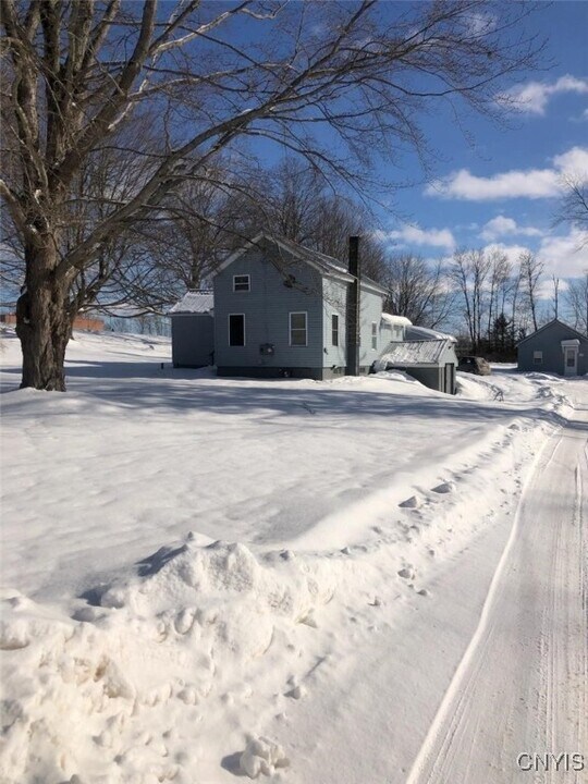 2076 County Rte 12 in Central Square, NY - Building Photo