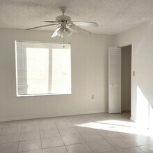 17101 Glenmoor Dr in West Palm Beach, FL - Foto de edificio - Building Photo