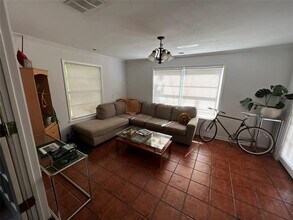 2008 Woodhead St in Houston, TX - Building Photo - Building Photo