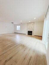42 Edgewood Rd in Port Washington, NY - Building Photo - Building Photo