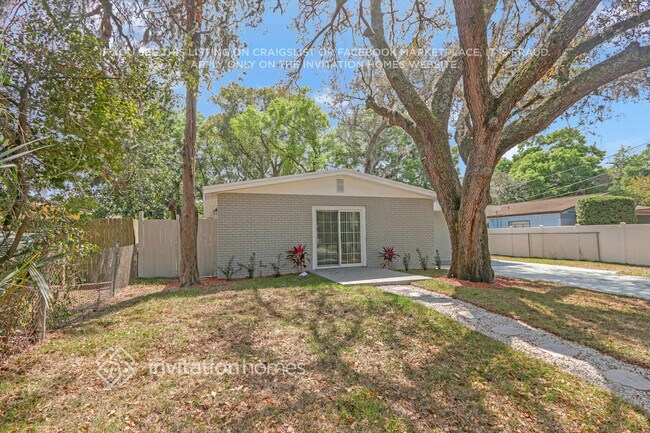 property at 1915 E Shadowlawn Ave