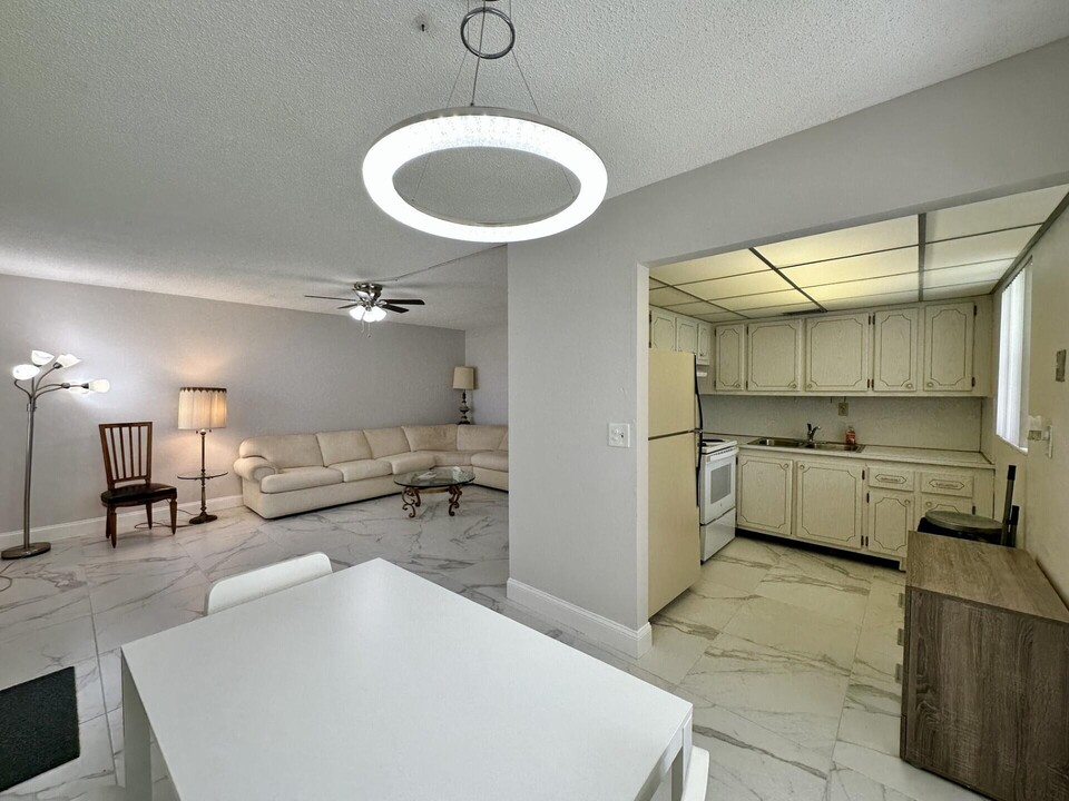 88 Andover D in West Palm Beach, FL - Building Photo