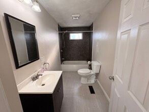 347 Woonasquatucket Ave, Unit 1 in North Providence, RI - Building Photo - Building Photo