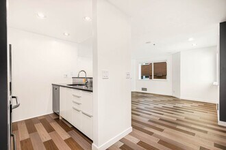 1614 Summit Ave in Seattle, WA - Building Photo - Building Photo