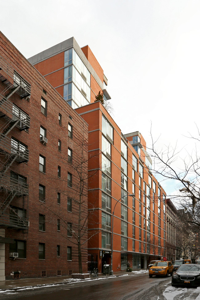 151 W 17th St in New York, NY - Foto de edificio - Building Photo