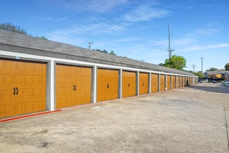 Preslee Apartments in Arlington, TX - Building Photo - Building Photo