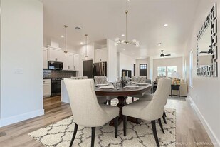 642 Cypress Ln in Cottonwood Shores, TX - Building Photo