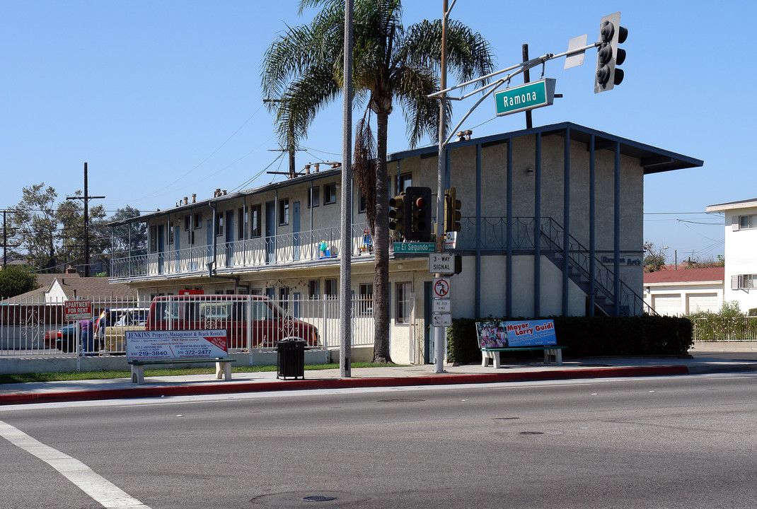 12812 Ramona Ave in Hawthorne, CA - Building Photo