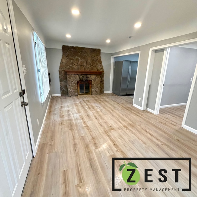 2175 Ridgemont Rd in Grosse Pointe Woods, MI - Building Photo - Building Photo