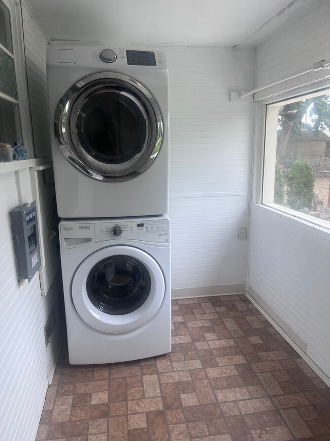 29 E 2nd Ave, Unit C in Kennewick, WA - Building Photo - Building Photo