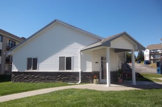 Gold Coast Square Apartments & Townhomes in Papillion, NE - Foto de edificio - Building Photo