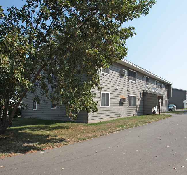 533 Mcdermott Ave S in Kandiyohi, MN - Foto de edificio - Building Photo