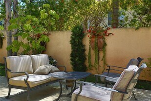 31 Arbor Walk Ln in Rancho Santa Margarita, CA - Building Photo