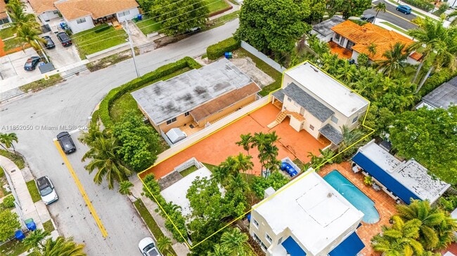 2385 SW 17th St in Miami, FL - Building Photo - Building Photo