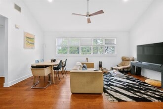 1312 Woodland Ave in Austin, TX - Building Photo - Building Photo