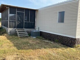 18352 Wilber Rd in Hamshire, TX - Building Photo