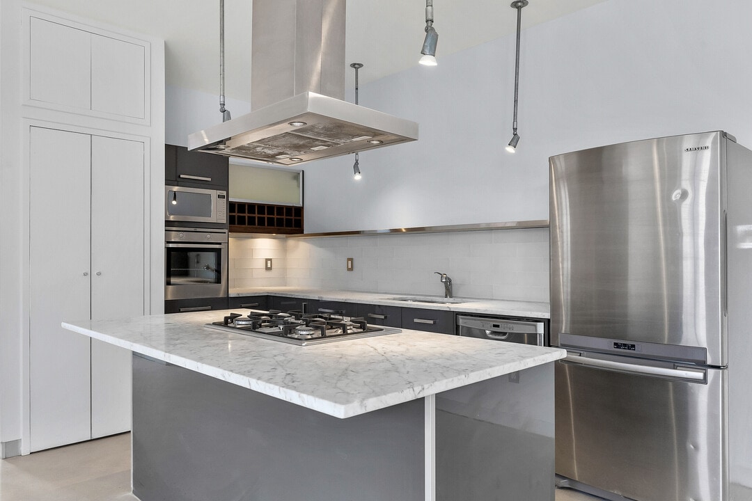 301 Euclid Ave in Toronto, ON - Building Photo