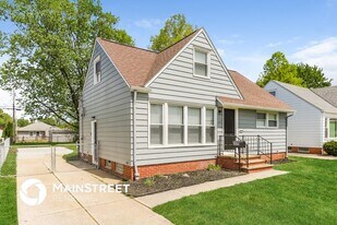 339 E 308th St in Willowick, OH - Building Photo