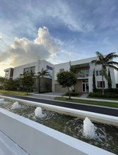 10061 NW 75th St in Doral, FL - Foto de edificio - Building Photo