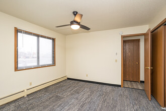 Bentwood Manor Apartments in Sioux Falls, SD - Foto de edificio - Interior Photo