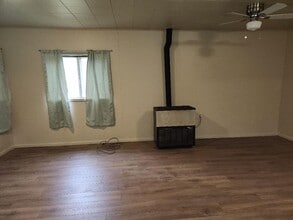 835 12th Ave in Sweet Home, OR - Building Photo - Building Photo