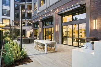 Link OC in Anaheim, CA - Foto de edificio - Building Photo