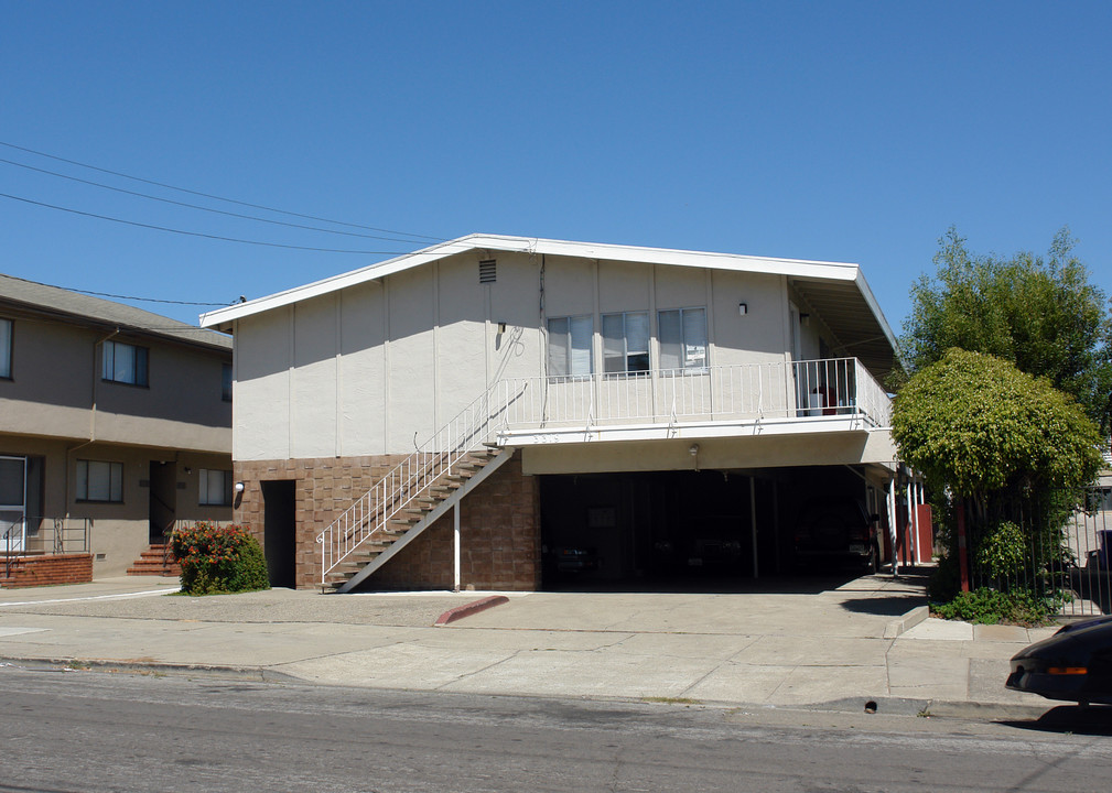 3319 Nevin Ave in Richmond, CA - Building Photo