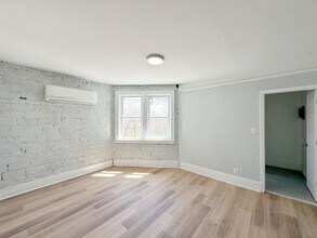 Studios and One Bedrooms Available! *FREE SECOND MONTH RENT* in Detroit, MI - Foto de edificio - Interior Photo
