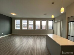 22 Center St, Unit 302 in Metuchen, NJ - Building Photo - Building Photo