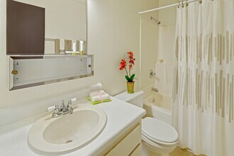 The Glen in Anchorage, AK - Building Photo - Building Photo