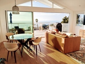 31956 Sunset Ave, Unit The Hummingbird House Top in Laguna Beach, CA - Building Photo - Building Photo