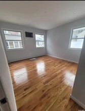 13-25 Gipson St-Unit -2nd Fl in Queens, NY - Building Photo - Building Photo