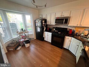 2113 N Tazewell Ct in Arlington, VA - Building Photo - Building Photo